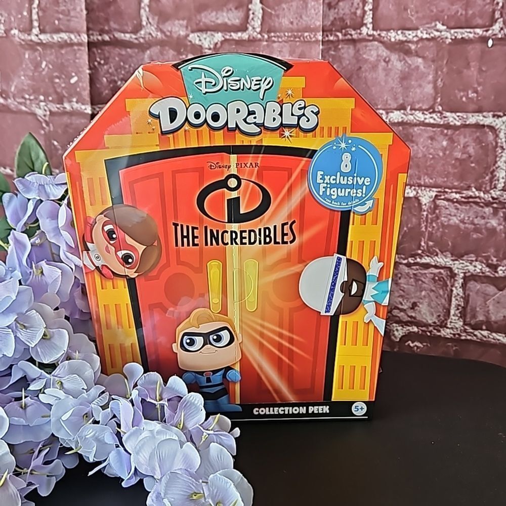 Disney 🎁 Doorables Incredibles  Set of 8 New in sealed package
